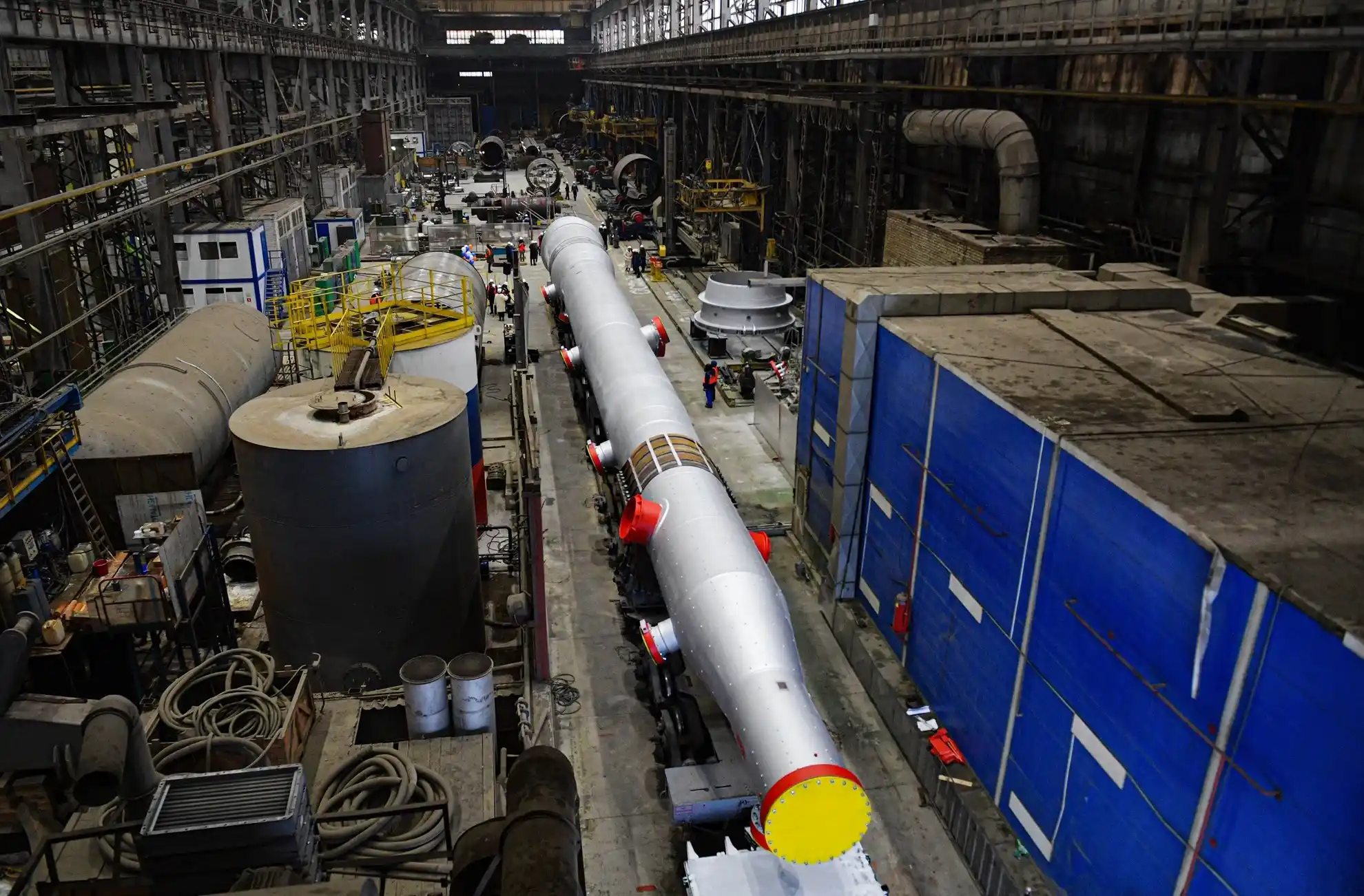 A gas and oil processing reactor