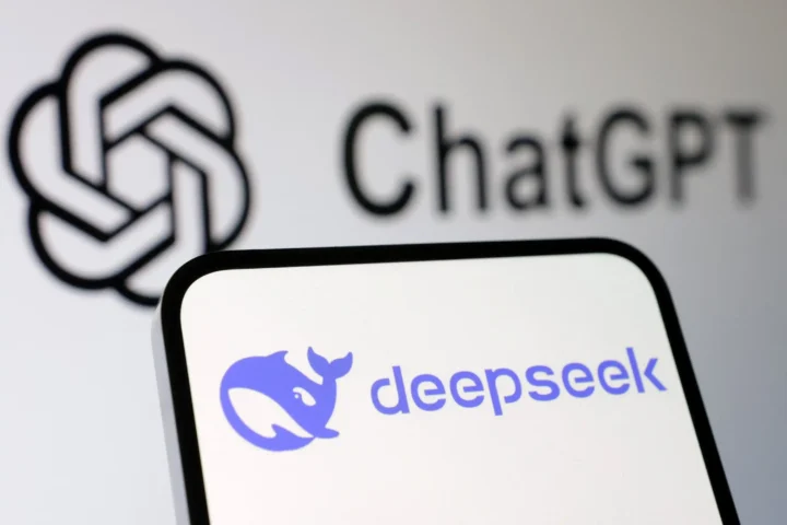 Логотипы Deepseek и ChatGPT