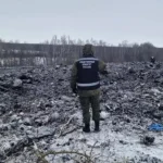 Следователь работает на месте крушения российского военно-транспортного самолета