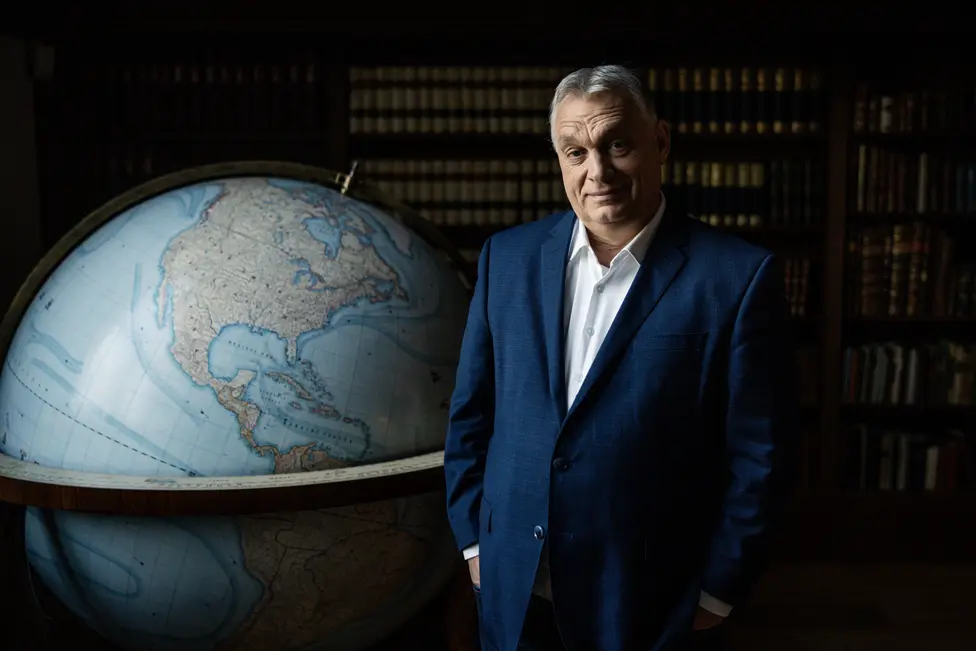 Орбан и глобус