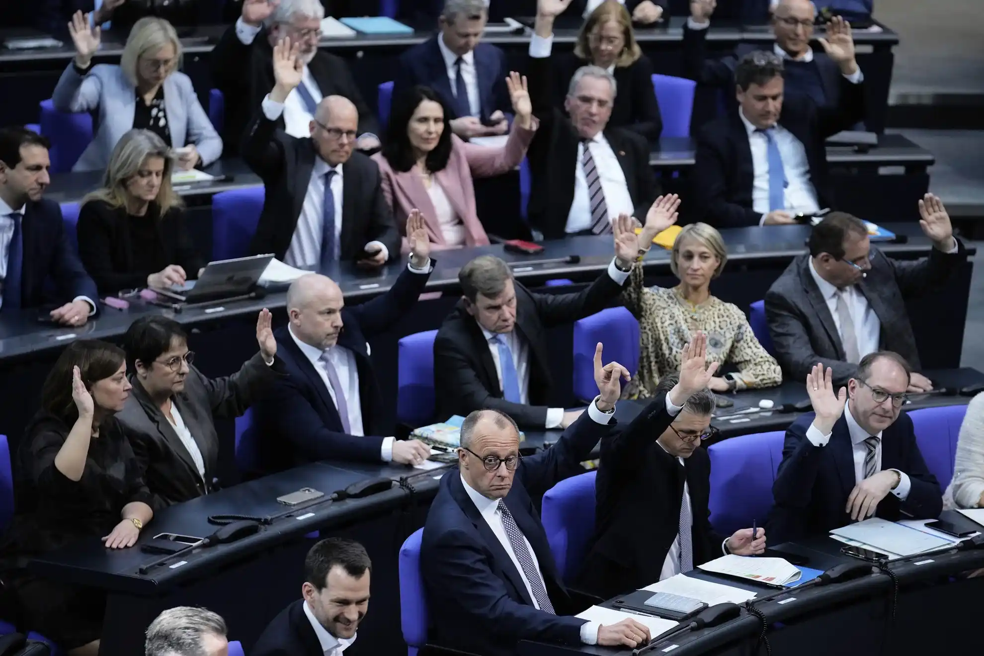 Лидер ХДС Фридрих Мерц и члены его парламентской группы