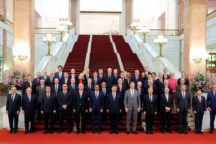 Председатель КНР Си Цзиньпин и представители международного делового сообщества