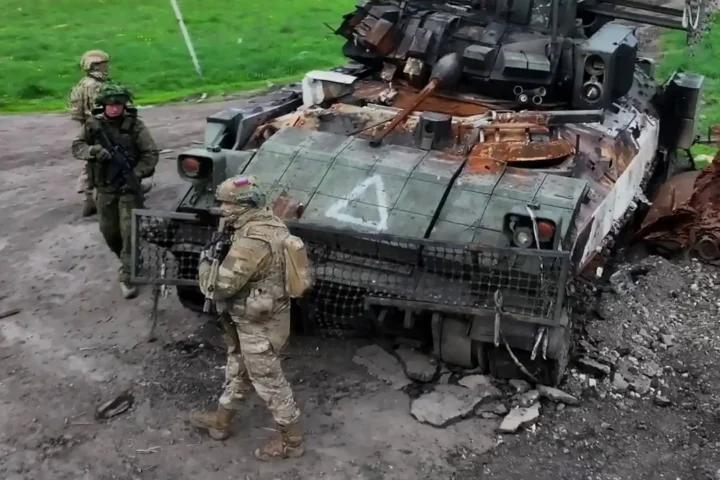 Russian and North Korean servicemen