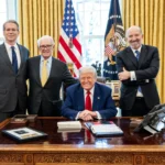 Трамп в Овальном кабинете