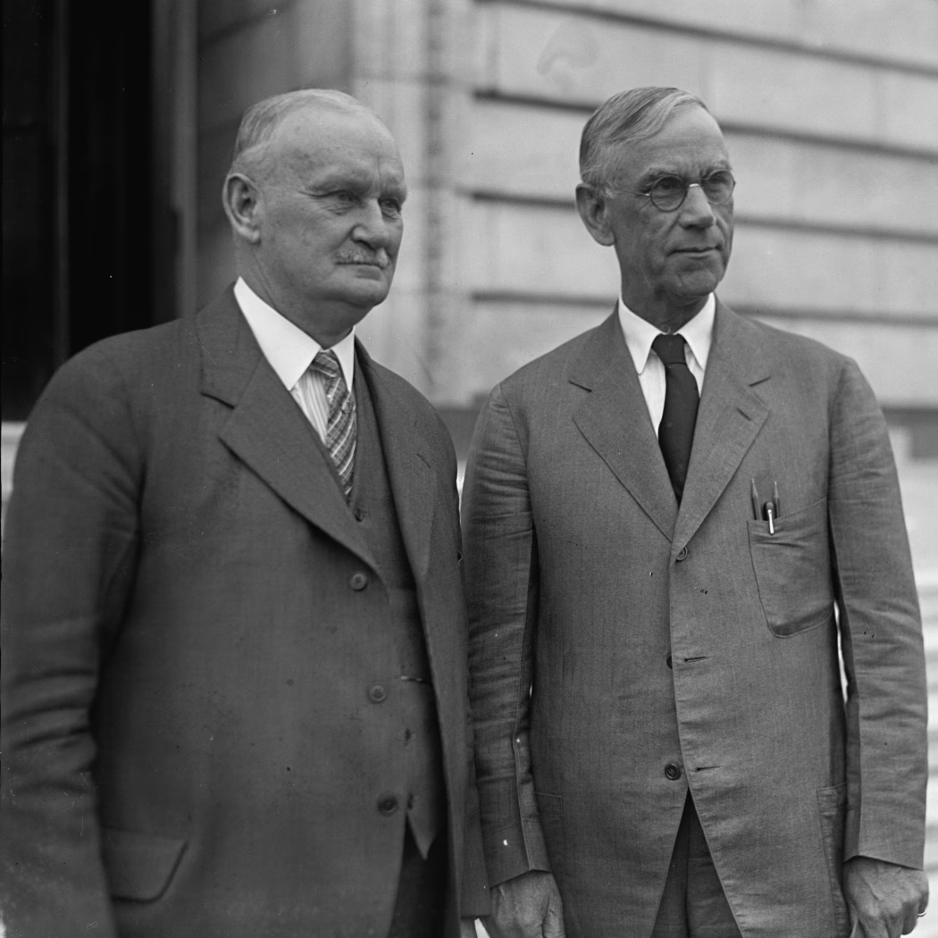 Уиллис-Хоули-и-сенатор-Рид-Смут