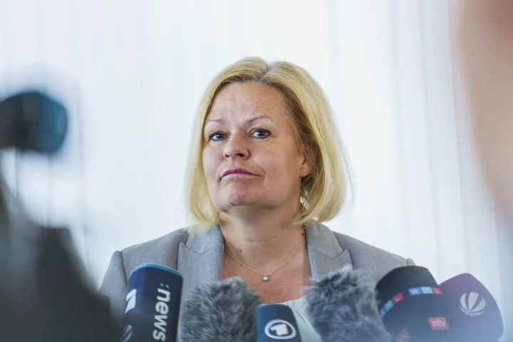 Нэнси Фезер