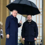 Recep Tayyip Erdogan posing with Volodymyr Zelensky