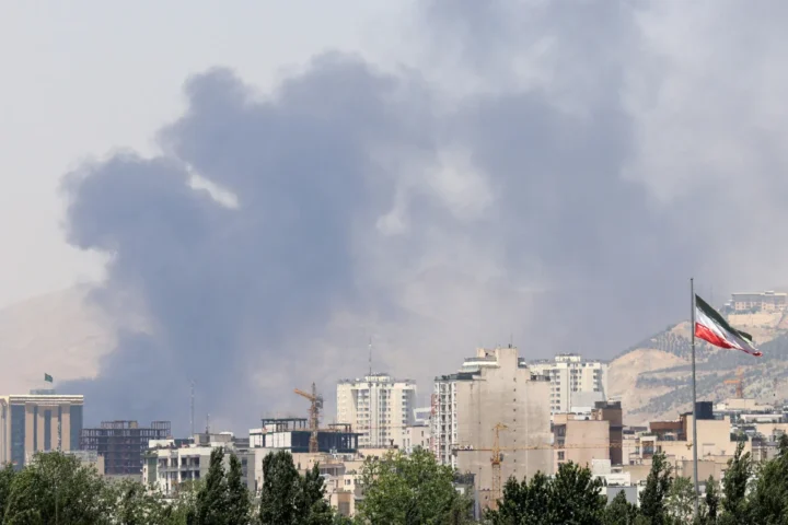 Дым от нефтехранилища Шахран