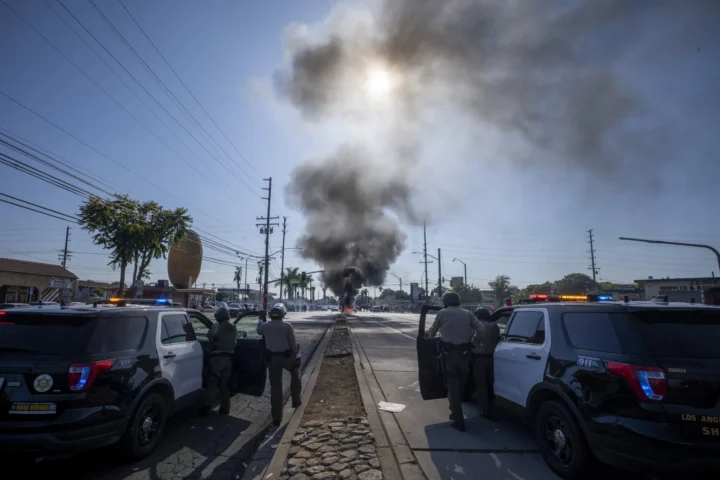 Столкновения правоохранительных органов с демонстрантами