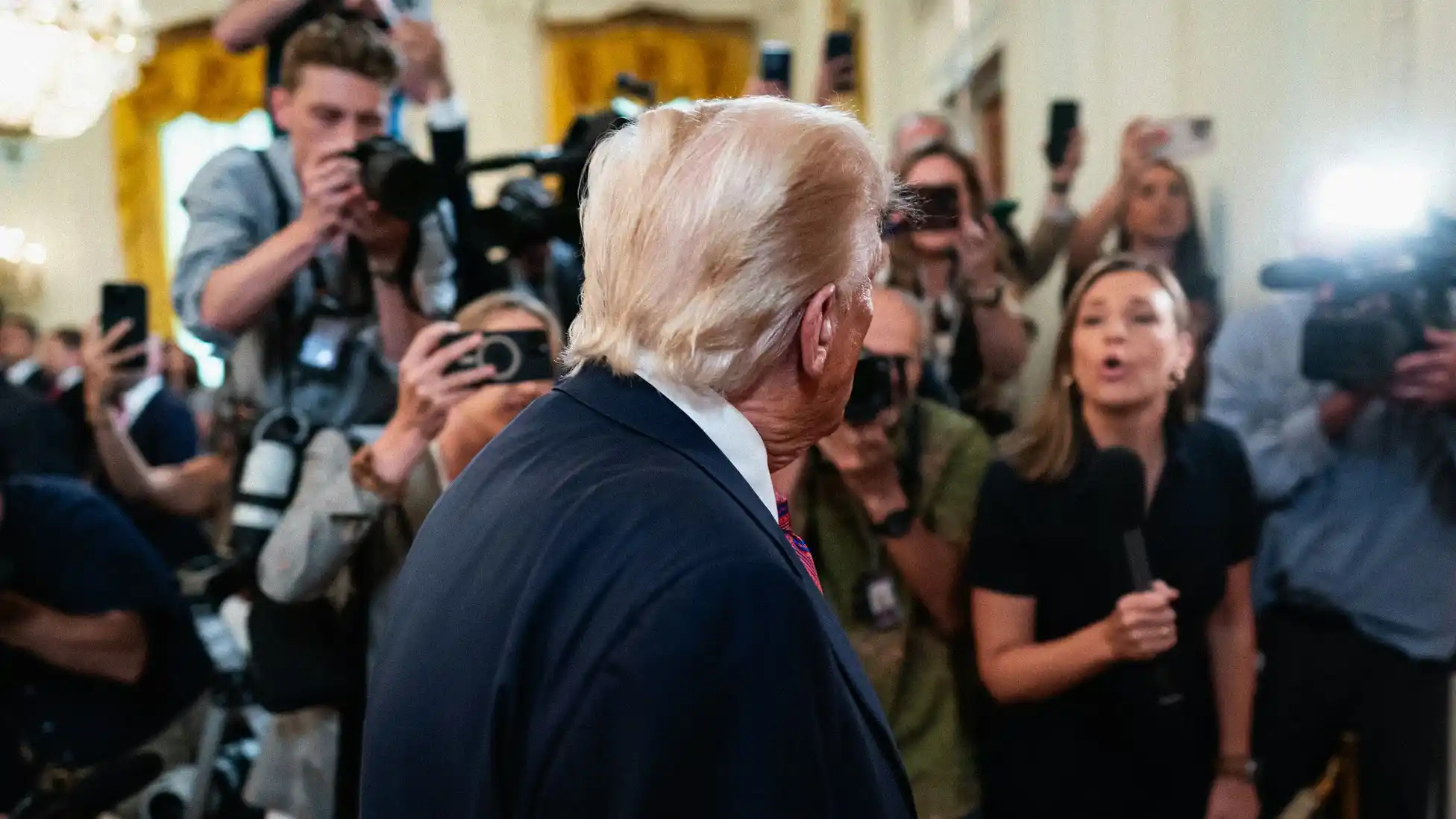 Трамп отвечает на вопросы