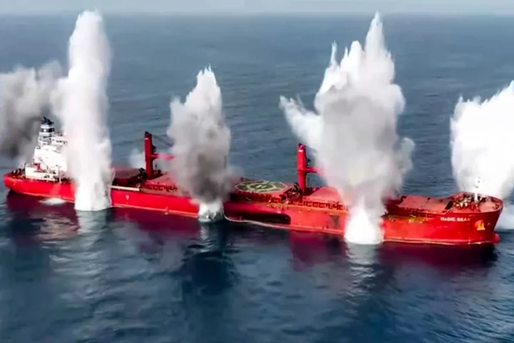 Взрыв торгового судна «Magic Seas»