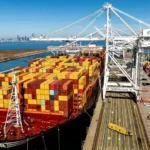 Контейнеровоз в порту Окленда