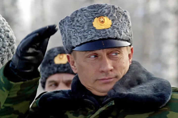 Президент России Владимир Путин наблюдает