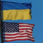 Украинский и американский флаги