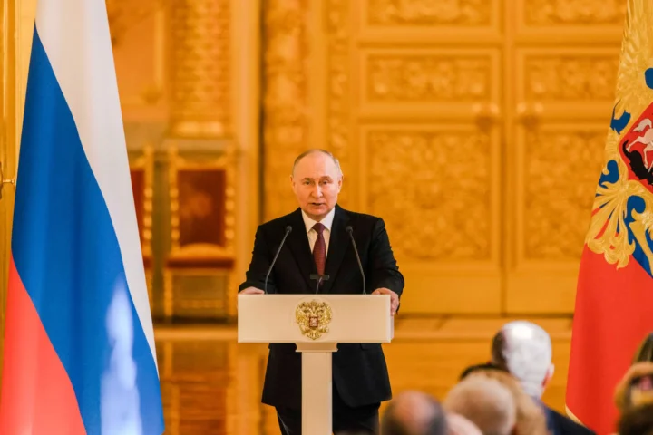 Владимир Путин выступает