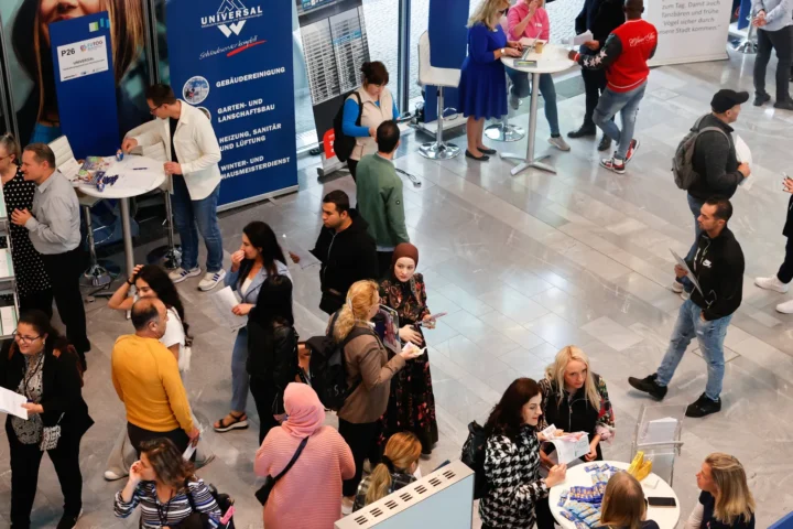 Ярмарка вакансий для беженцев в Берлине