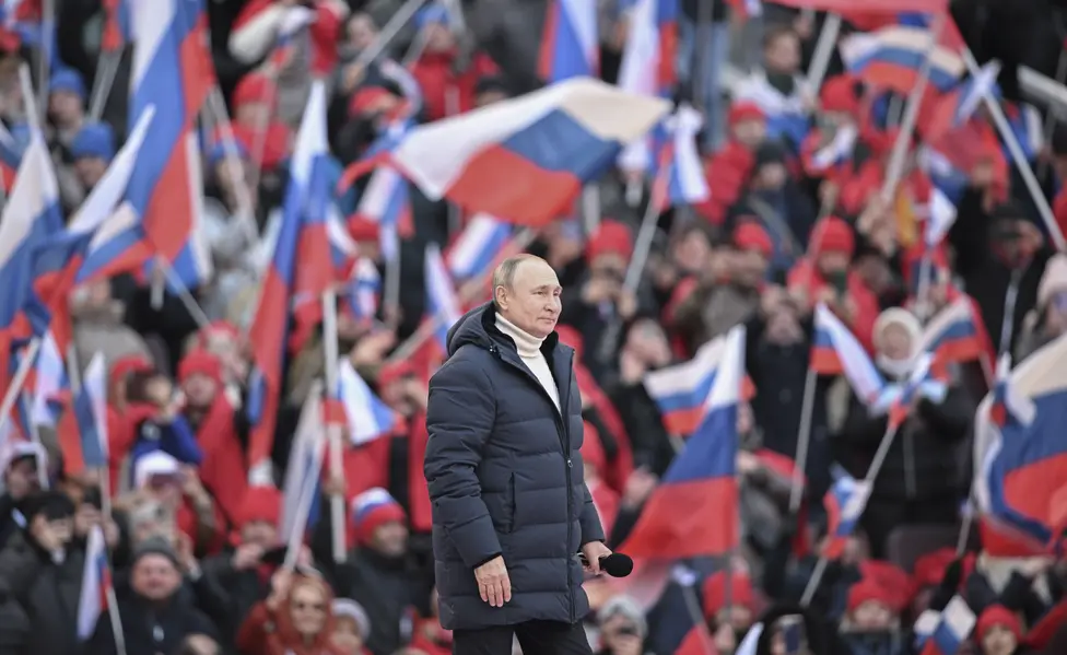 Путин купается во внимании