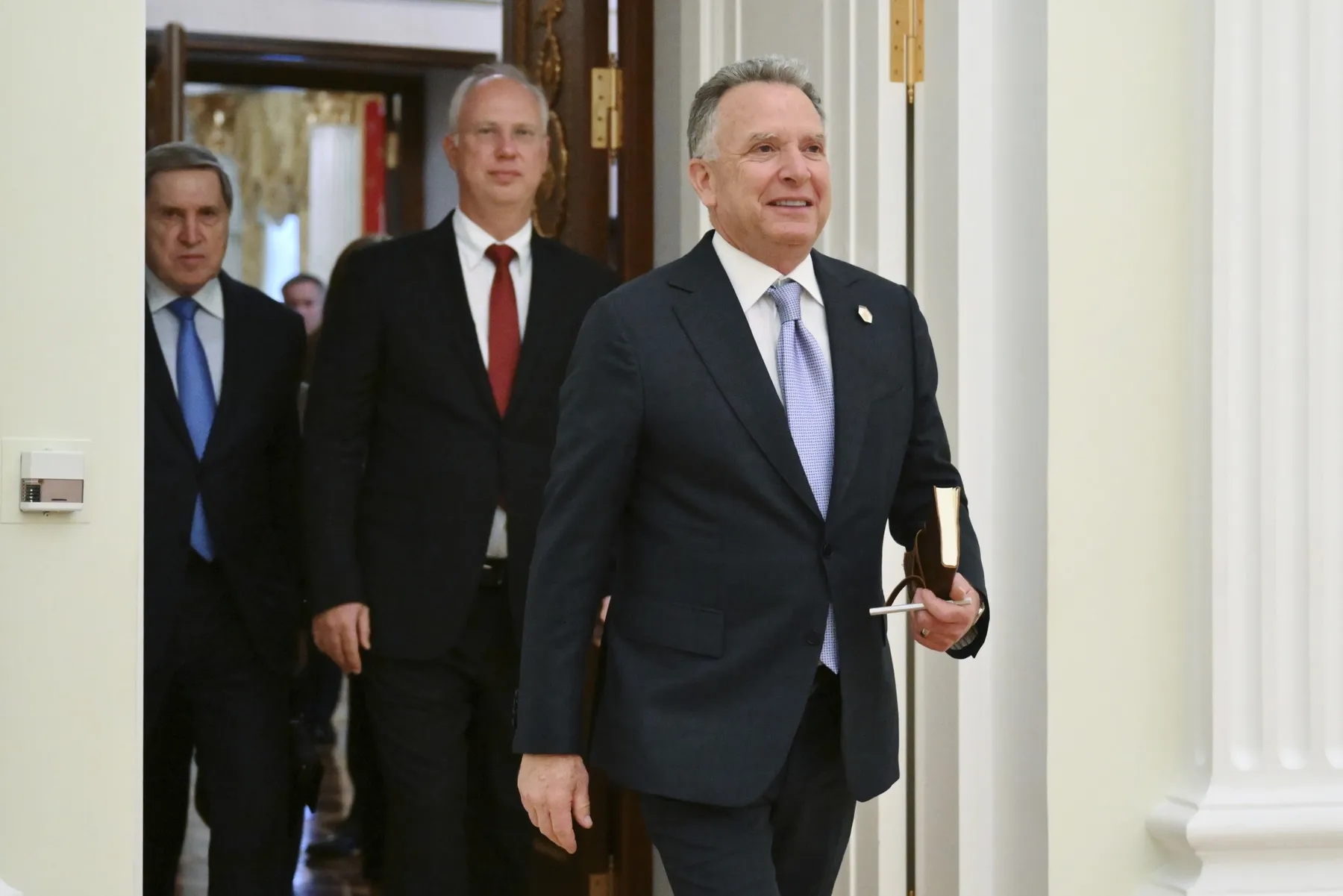 Ушаков сзади