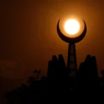 башня с полумесяцем