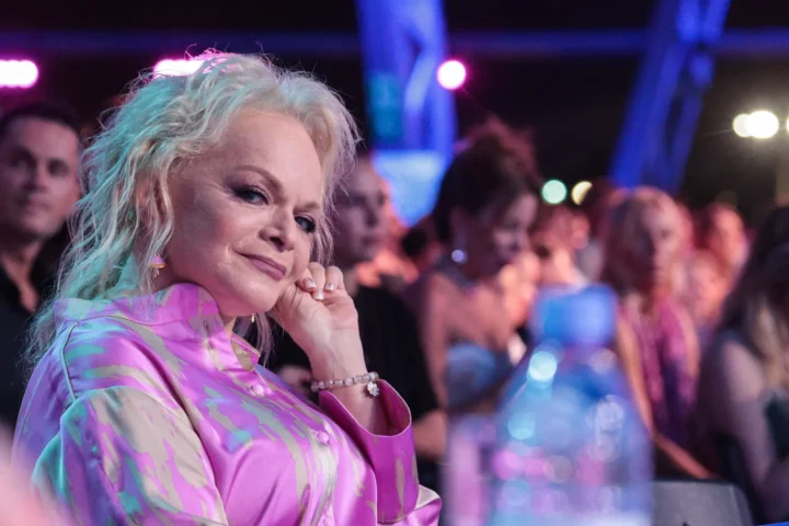 Поп-певица Долина