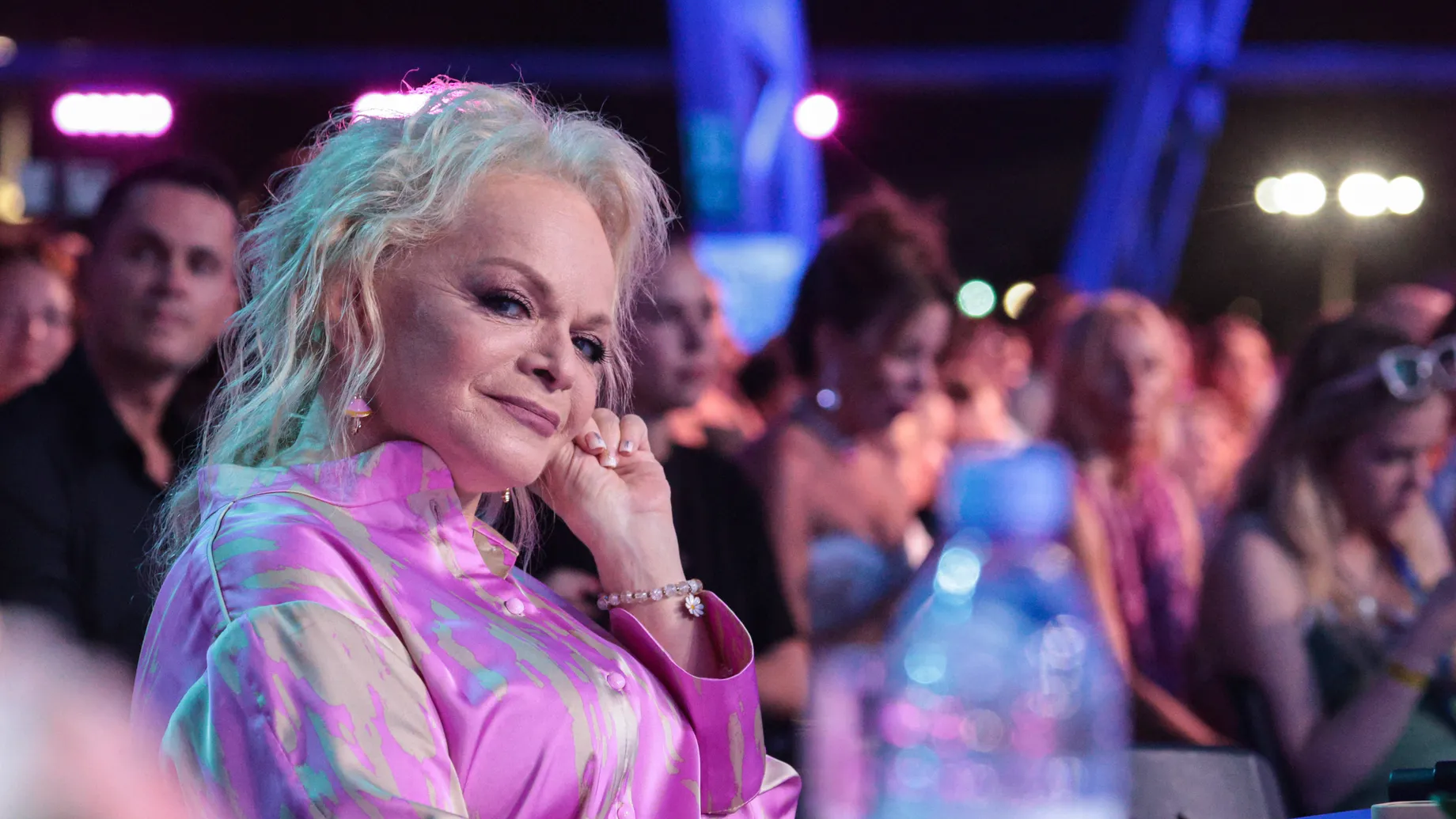 Поп-певица Долина