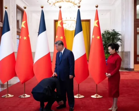 Председатель КНР Си Цзиньпин и его супруга Пэн Лиюань