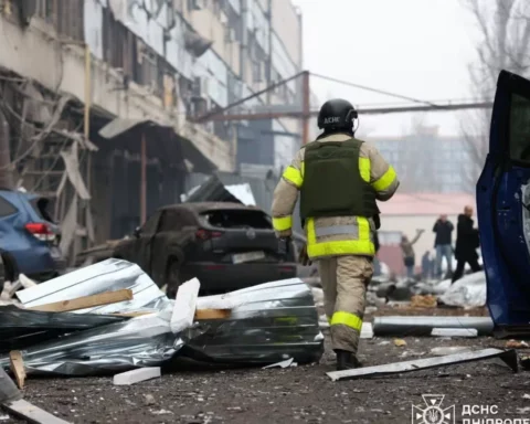 Сотрудник экстренных служб