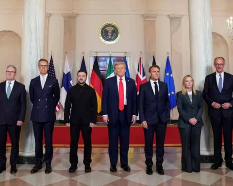 Трамп в центре