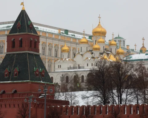 Золотые купола церквей