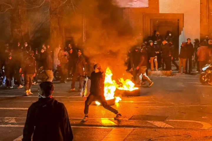 Протестующие в Тегеране