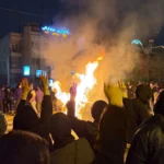 иранцы участвуют в акции протеста