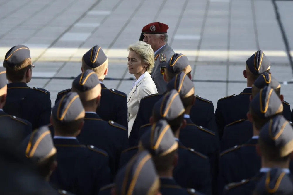 Министр обороны Германии и Урсула фон дер Ляйен