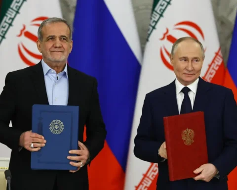 Президент России Владимир Путин и президент Ирана Масуд Пезешкиан