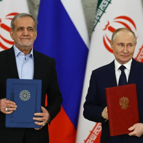 Президент России Владимир Путин и президент Ирана Масуд Пезешкиан