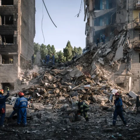 спасатели ведут поиски