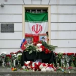 цветы у посольства