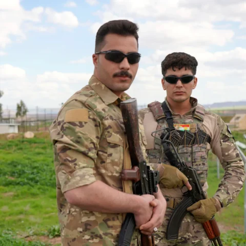 Двое бойцов иранско-курдской партии