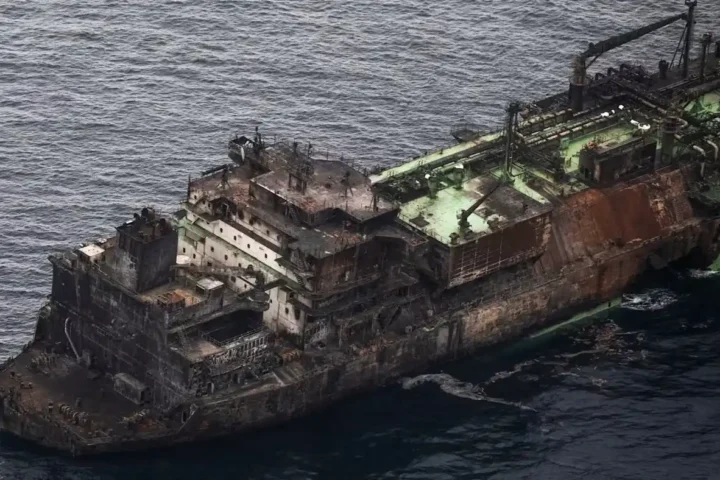 Поврежденное судно Arctic Metagaz