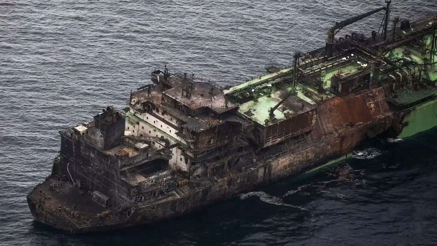 Поврежденное судно Arctic Metagaz