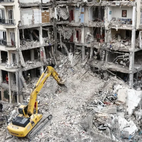 Поврежденный жилой дом