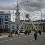 Частично разобранное колесо обозрения