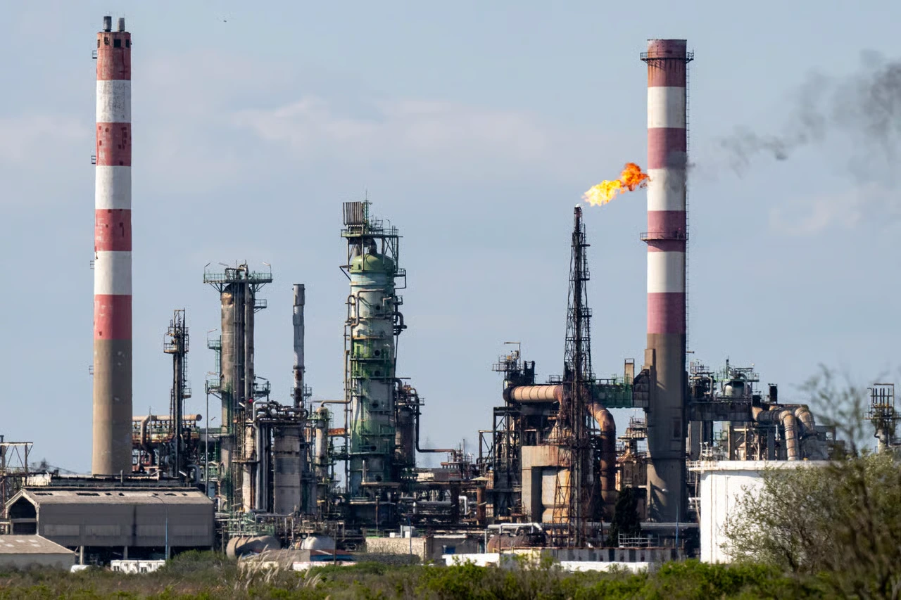 Нефтеперерабатывающий завод в Фос-сюр-Мер