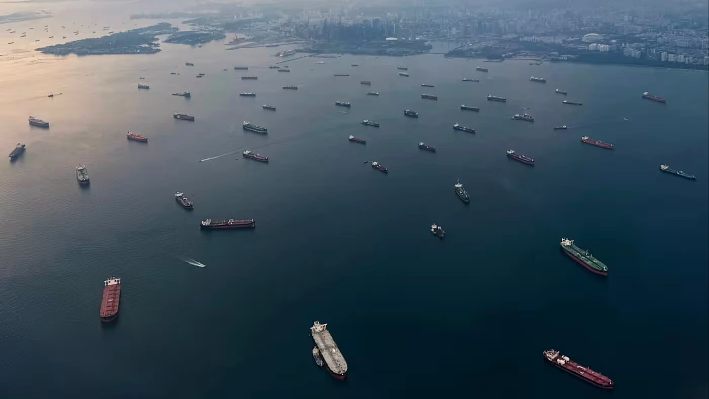 Суда в Сингапурском проливе