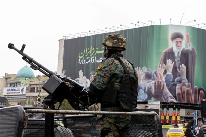 в Тегеране полицейский