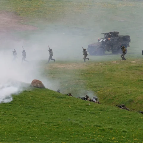 Военнослужащие
