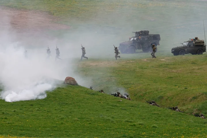 Военнослужащие