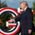 Дональд Трамп и рука