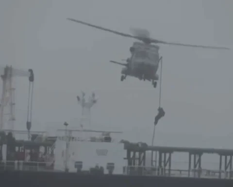 French forces board the oil tanker