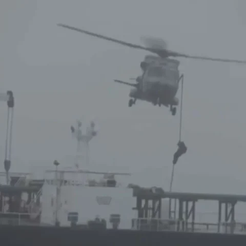 Французские силы поднимаются на борт