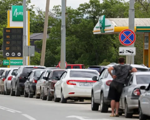 Очередь на автозаправке в Крыму